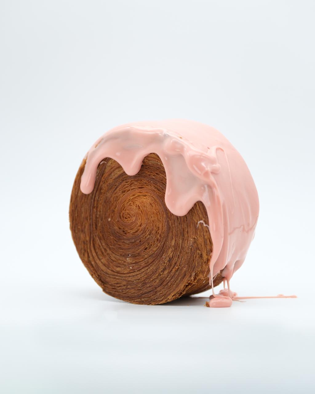 Pembe kaplamalı roll kruvasan